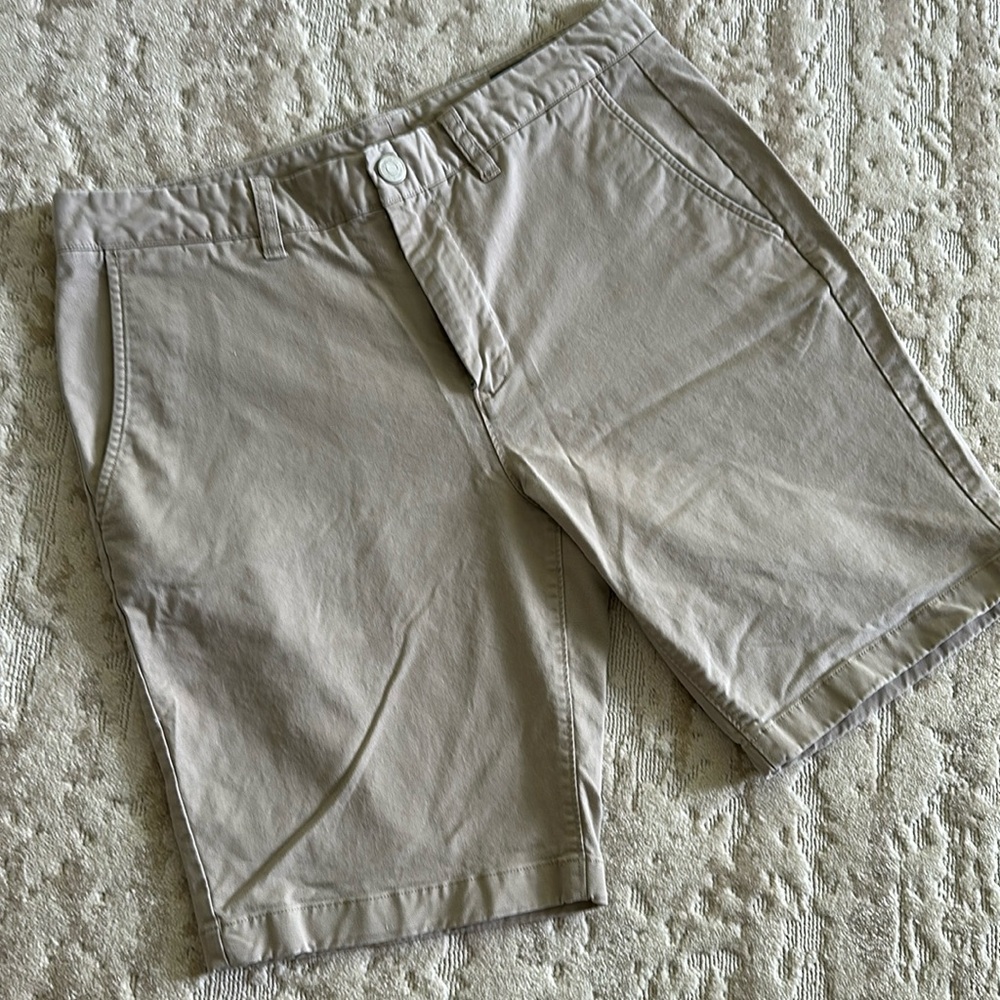 Bonobos Slim 9” khaki, cotton shorts- 33 waist- almost new!